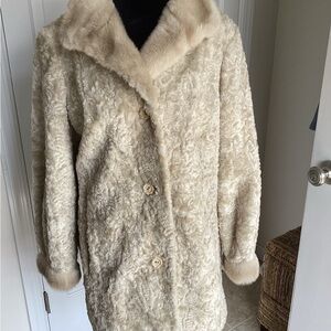 Elegant Beige Fur Coat - Russel Taylor